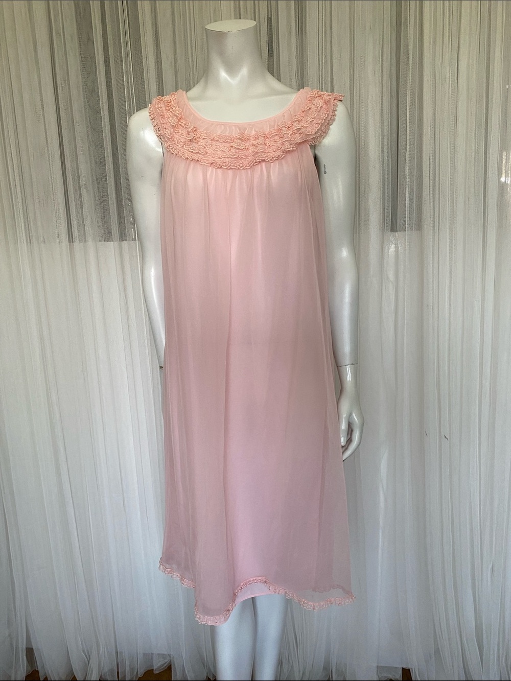 Vintage 60’s Delicate Pink Sleeveless Nightgown-Lined Lace Small
